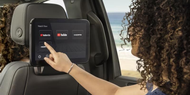 Woman pointing at the infotainment 