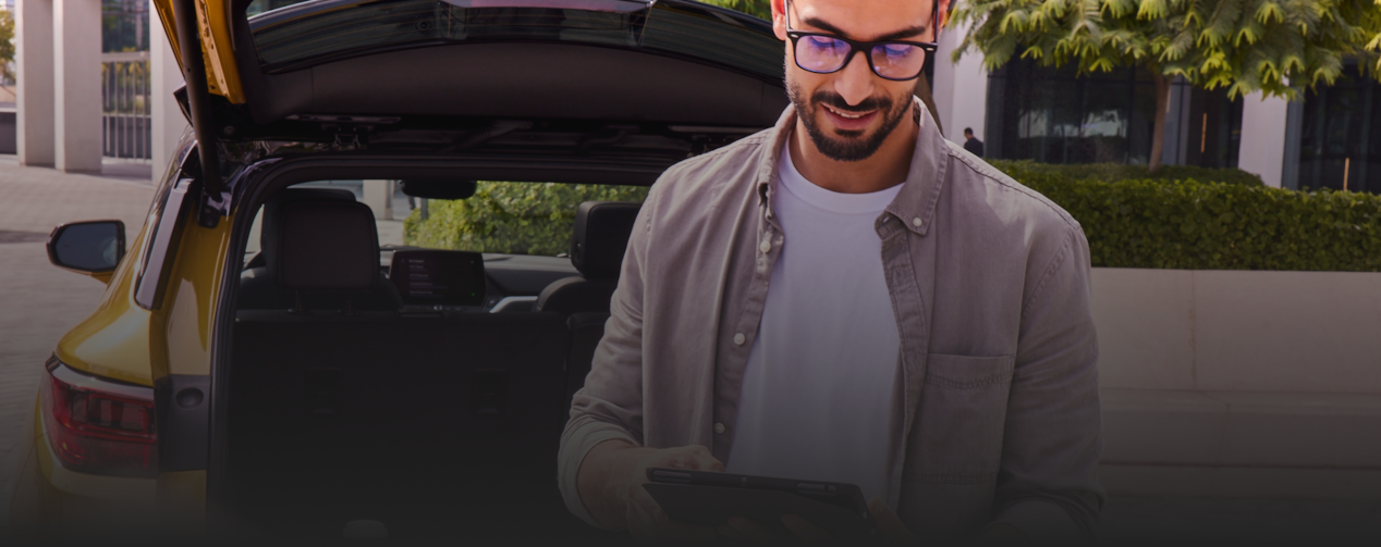 Man looking at the tab